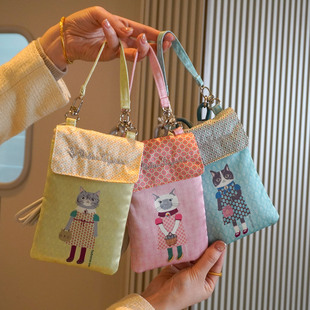 手机包多功能护照包 蜜豆公主可斜挎竖款 超治愈 日本Kusuguru正品