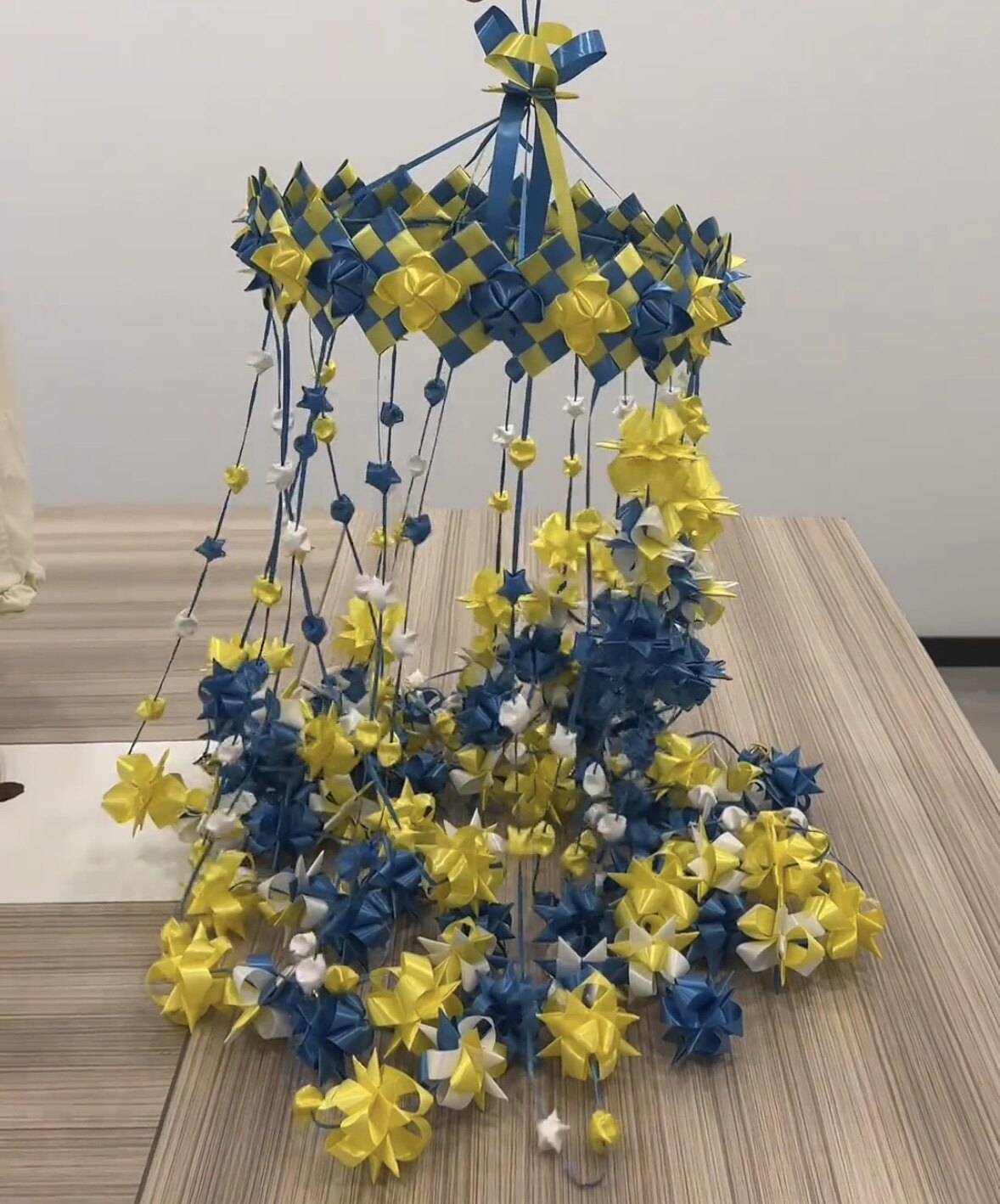 2206新款蓝黄月亮八角花仿真花彩带成品