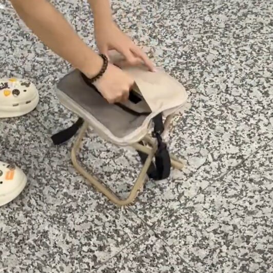 户外折叠背包凳笔袋挎包小马扎便携椅子包凳露营野餐排队钓鱼等车