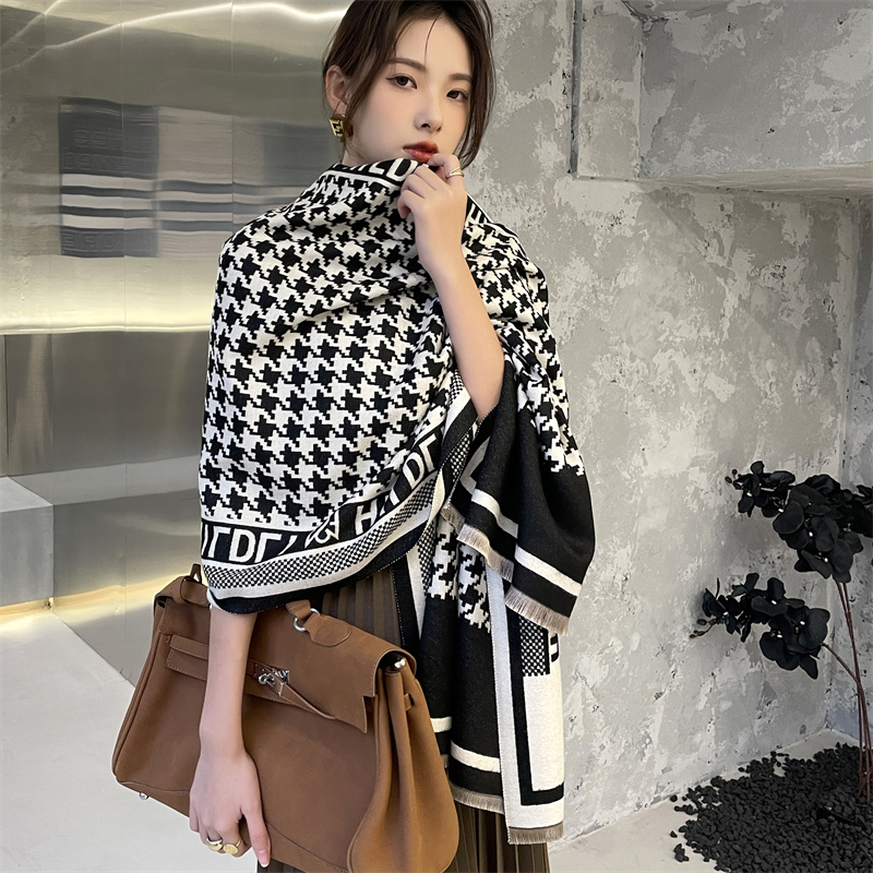 千鸟格围巾2024冬季新款女韩版百搭春秋仿羊绒羊毛长披肩外搭围脖