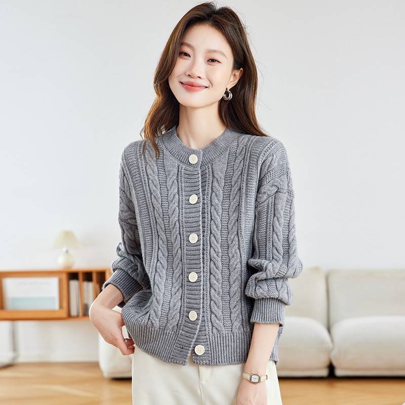 2025早秋新款宽松麻花毛衣外套女休闲外搭圆领针织开衫小香风上衣