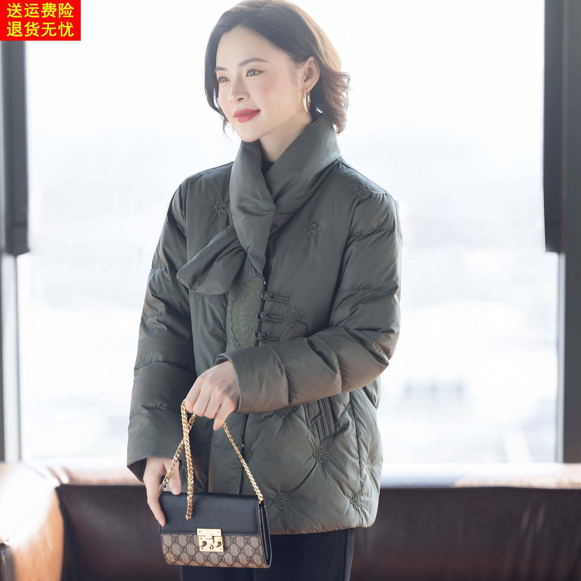 年轻妈妈羽绒服冬季白鸭绒加厚冬装外套2025新款中老年人女上衣服