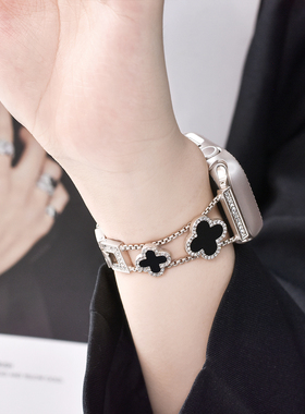 适用applewatch金属表带iwatch S9/10四叶草仿母贝水钻表带小香风苹果手表SE/8/76/5/代细款手链表带女夏