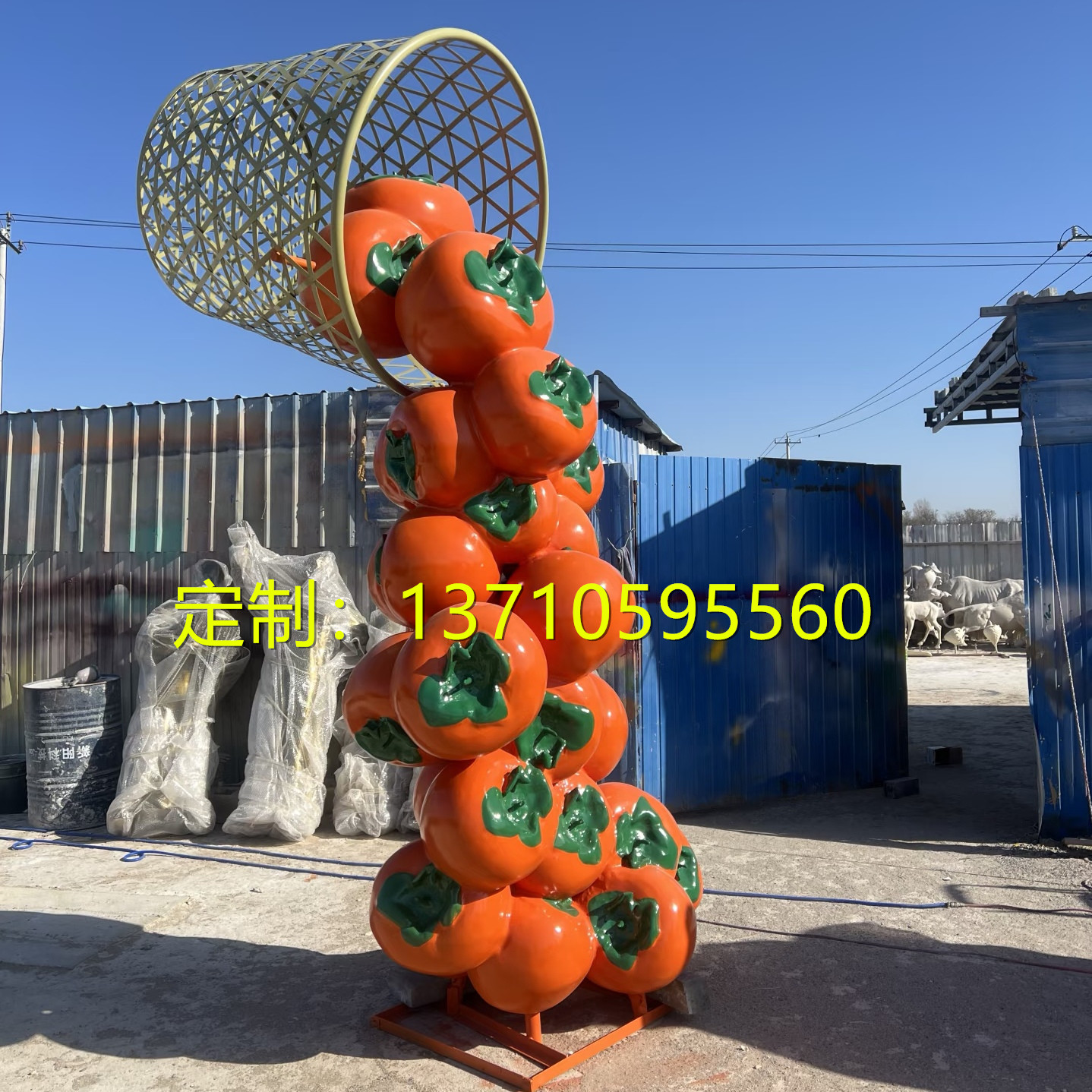 文旅景区美陈定制巨型柿子瀑布雕塑玻璃钢咖啡杯小品橙子番茄雕像