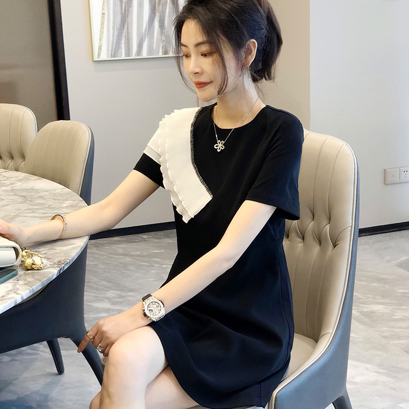 气质赫本风小黑裙连衣裙女休闲设计感a字裙子2023春夏新款欧洲站