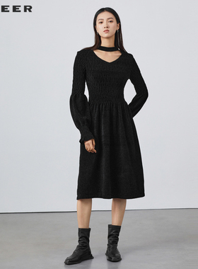 sdeer圣迪奥女装镂空设计感小众圆领肌理黑色长袖连衣裙S223Z12CJ