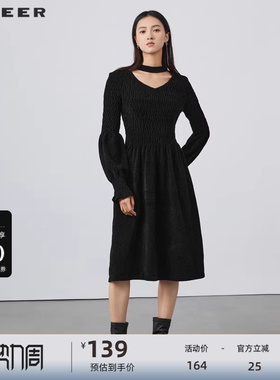 sdeer圣迪奥女装镂空圆领肌理长袖连衣裙S223Z12CJ