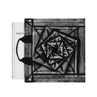 TASCHEN 現(xiàn)貨 ISSEY 附特制手提袋 服裝 三宅一生印鑒簽名版 MIYAKE 包郵 服飾設(shè)計(jì)進(jìn)口原版 圖書 限量收藏版