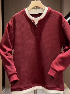 2025年冬季男士新款经典红色假两件套运动衫，羊毛衬里和加厚的英
