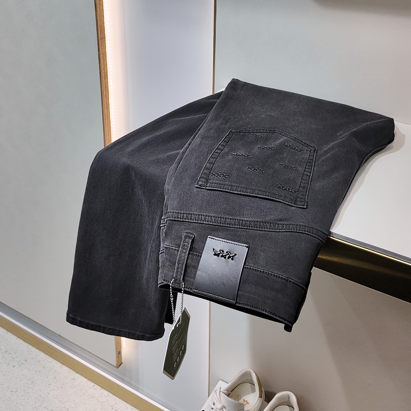 时尚潮牌深黑灰色修身小直筒弹力牛仔裤男春夏中腰舒适柔软休闲裤