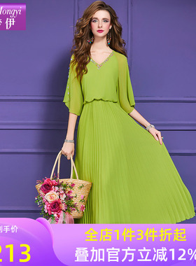 菲梦伊钉珠绿色连衣裙女夏装时尚洋气设计感露肩超仙百褶度假长裙
