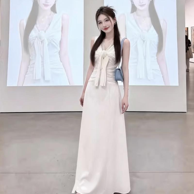 法式V领蕾丝拼接无袖连衣裙女2026夏季白色收腰显瘦气质长裙子潮