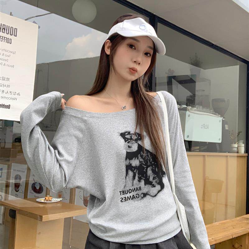 慵懒风白色小狗印花斜肩长袖T恤女2026年早秋露肩百搭松弛感上衣