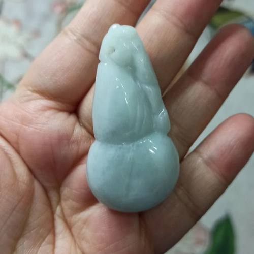 天然翡翠吊坠雕刻件蝙蝠葫芦飘花