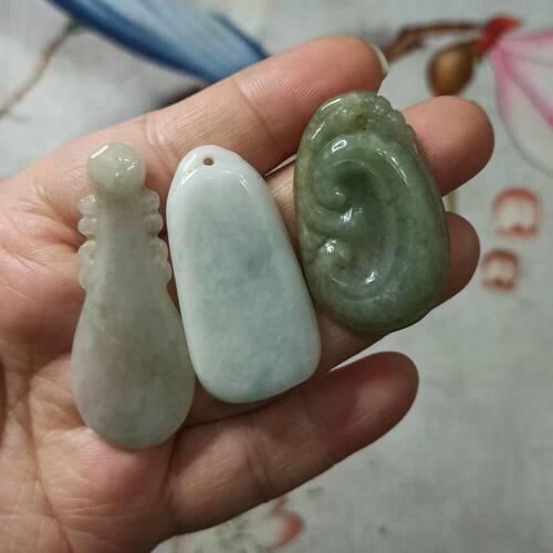 天然翡翠吊坠杂件如意等
