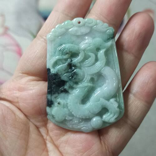 缅甸天然翡翠吊坠飘花龙牌