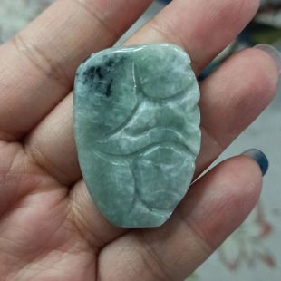 228天然翡翠吊坠淡绿底色飘花鱼牌年年有鱼如意牌卡39X27mm左右