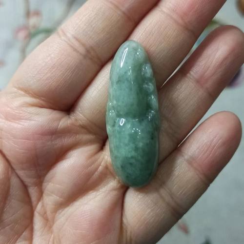 天然翡翠吊坠雕刻件葫芦绿底