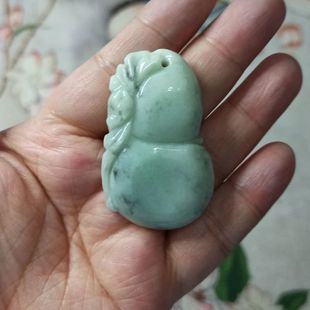 包邮 38缅甸天然翡翠吊坠雕刻件手把件葫芦飘花卡48X30mm左右48元