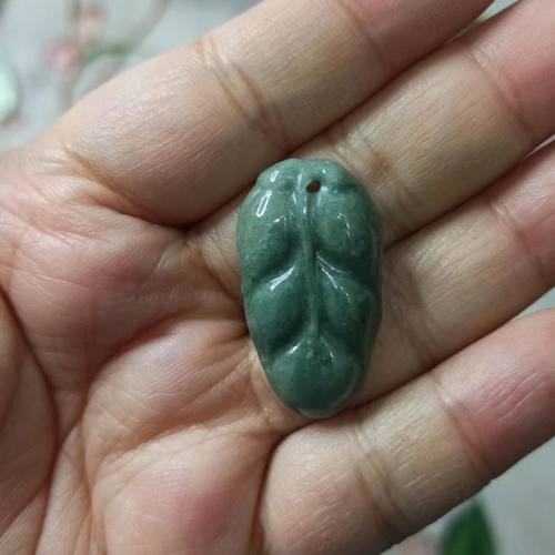 天然翡翠吊坠叶子小滴溜