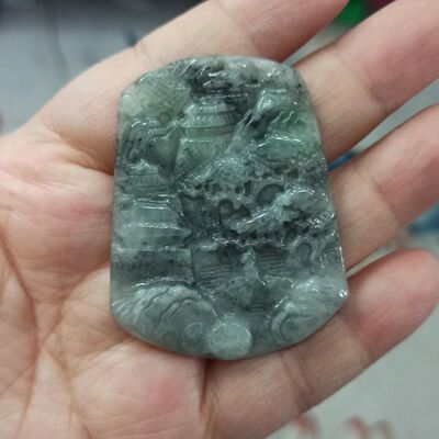 天然翡翠吊坠山水牌乌鸡飘花