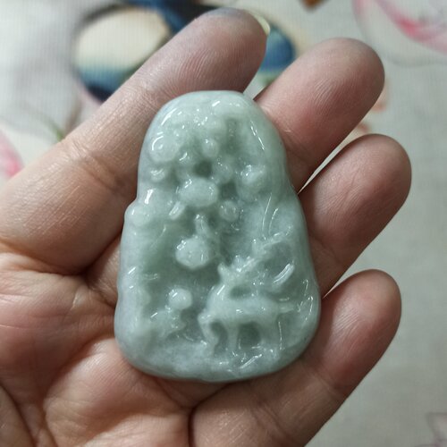 天然翡翠吊坠A货山水鹿牌神鹿
