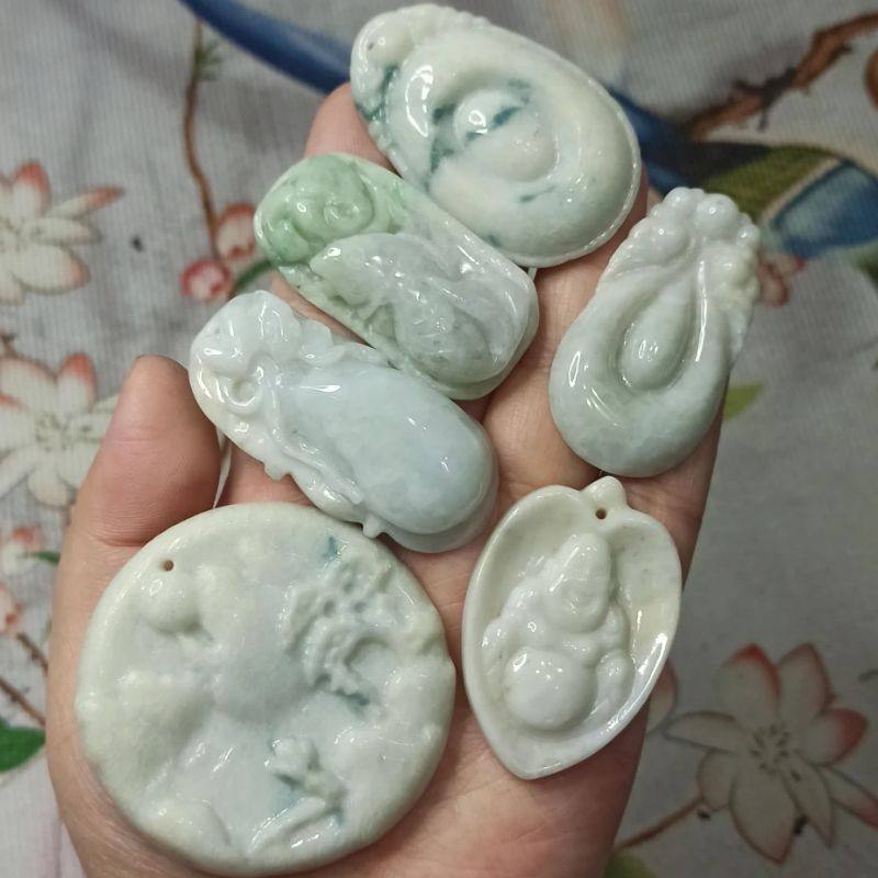 天然翡翠吊坠山水佛公手把一组