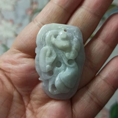 翡翠吊坠雕刻件手把件飘花蝙蝠
