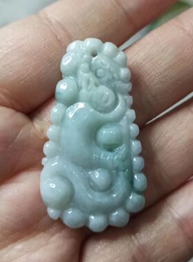 185缅甸天然翡翠吊坠牌子淡绿底飘花仿古龙牌特色件卡42X24mm左右