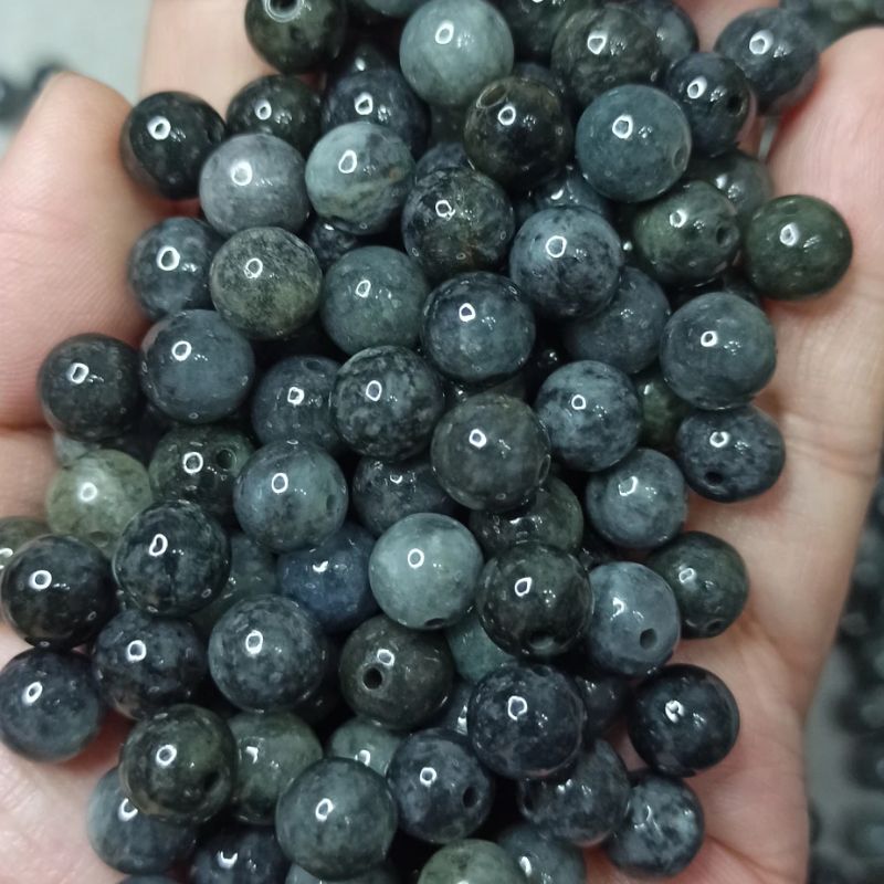 缅甸天然翡翠乌鸡散珠黑底圆珠