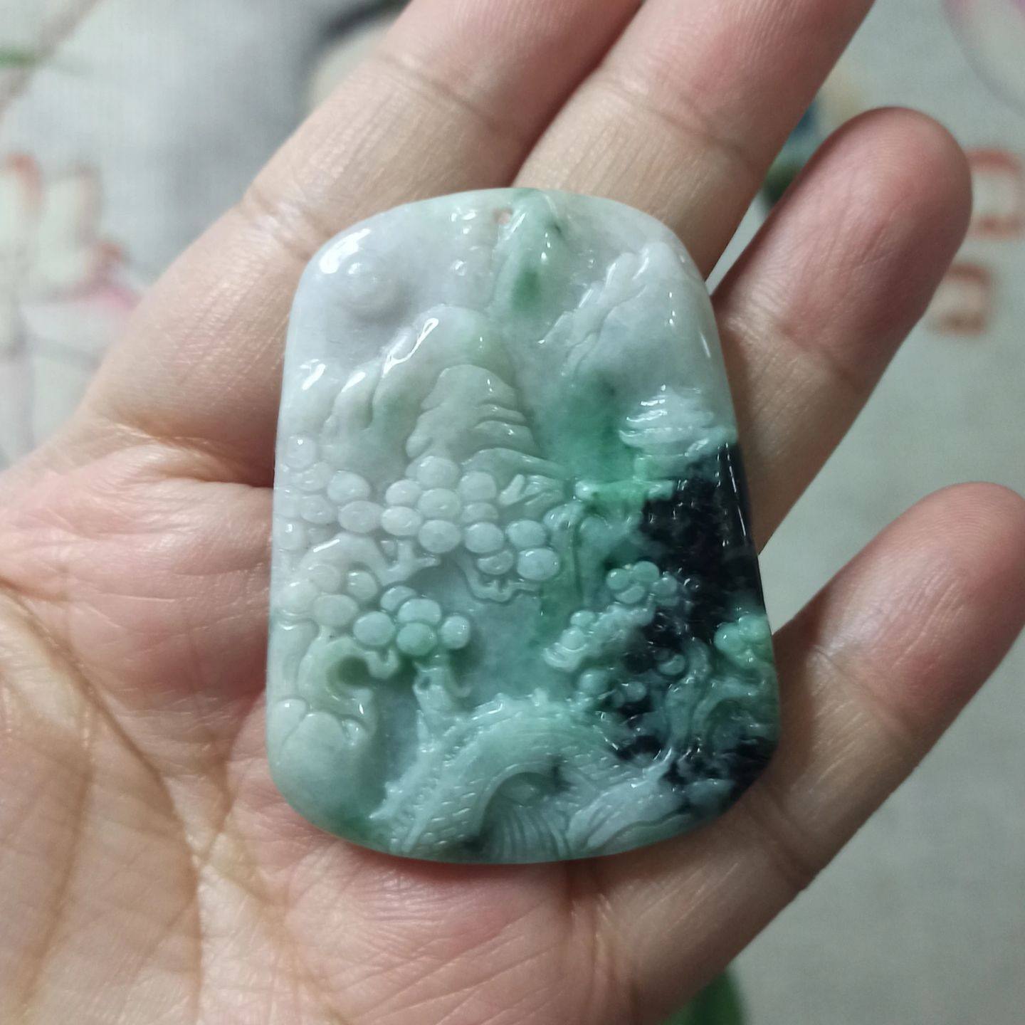 天然翡翠吊坠飘花山水牌