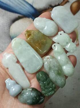 天然翡翠特色杂件如意福瓜