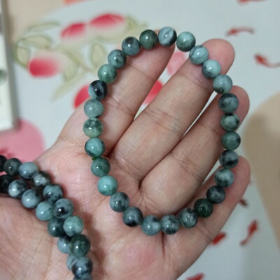 天然翡翠深色绿底蓝飘花手串