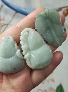 78缅甸天然翡翠吊坠雕刻葫芦叶子等一组大牌子卡40X30mm左右瑕疵