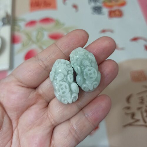 天然翡翠吊坠雕刻件前后孔