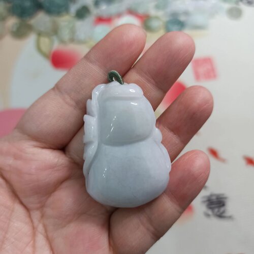 天然翡翠吊坠雕刻件蝙蝠葫芦