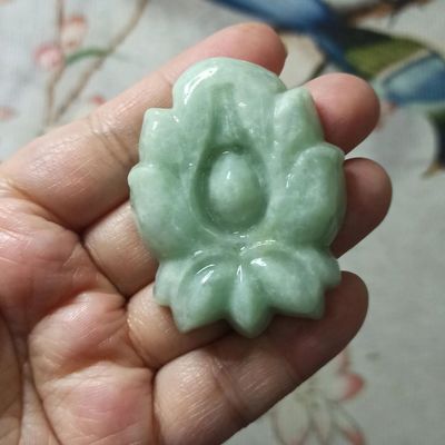 天然翡翠吊坠飘花莲花