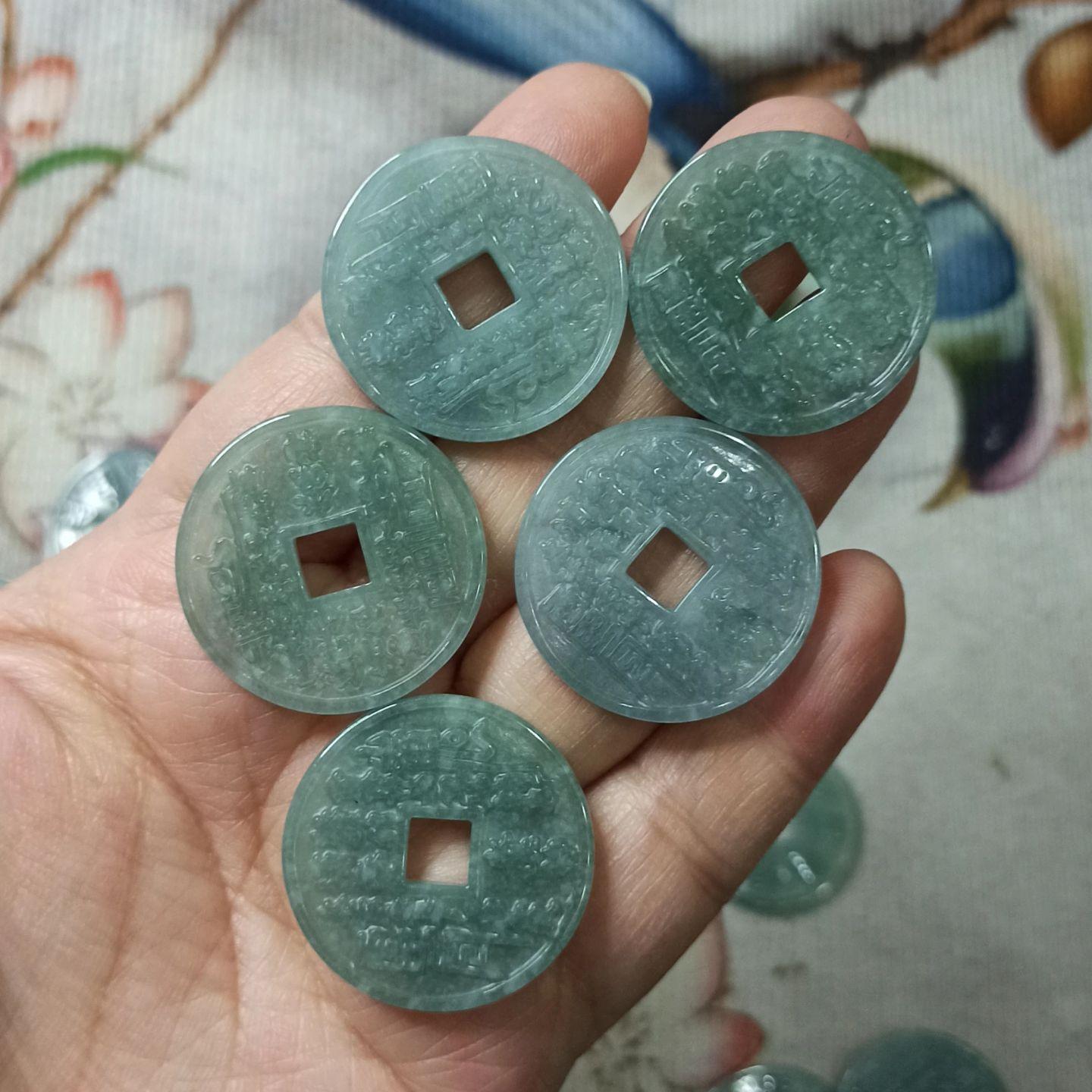 翡翠吊坠危料蓝水八卦山鬼牌