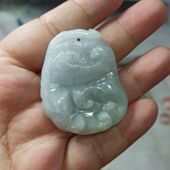 92缅甸天然翡翠吊坠飘花雕刻件手把件佛手人参人生如意卡42X34mm