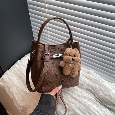 2026四季新款秋冬新款日韩时尚单肩包ins手提斜挎水桶包