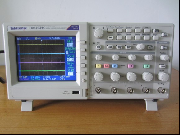 Tektronix泰克TDS2024C 200兆示波器 数字示波器