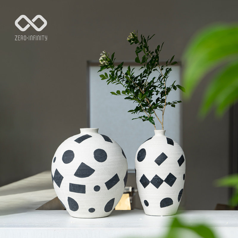 侘寂风样板间花器高级感插干花