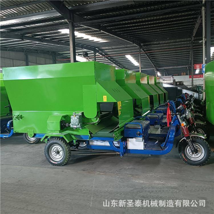现货出售撒料车养殖喂料车3方电动喂料车
