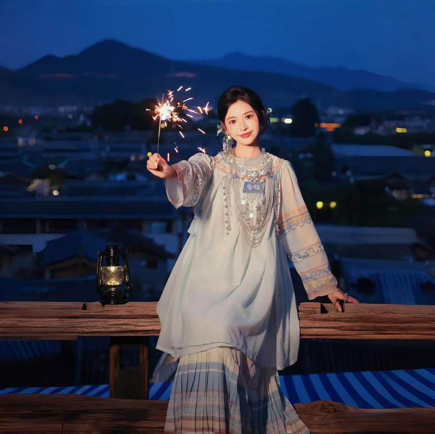 苗族服装女秋季苗疆长衫彝族少数民族高端气质土家族旅拍摄影套装