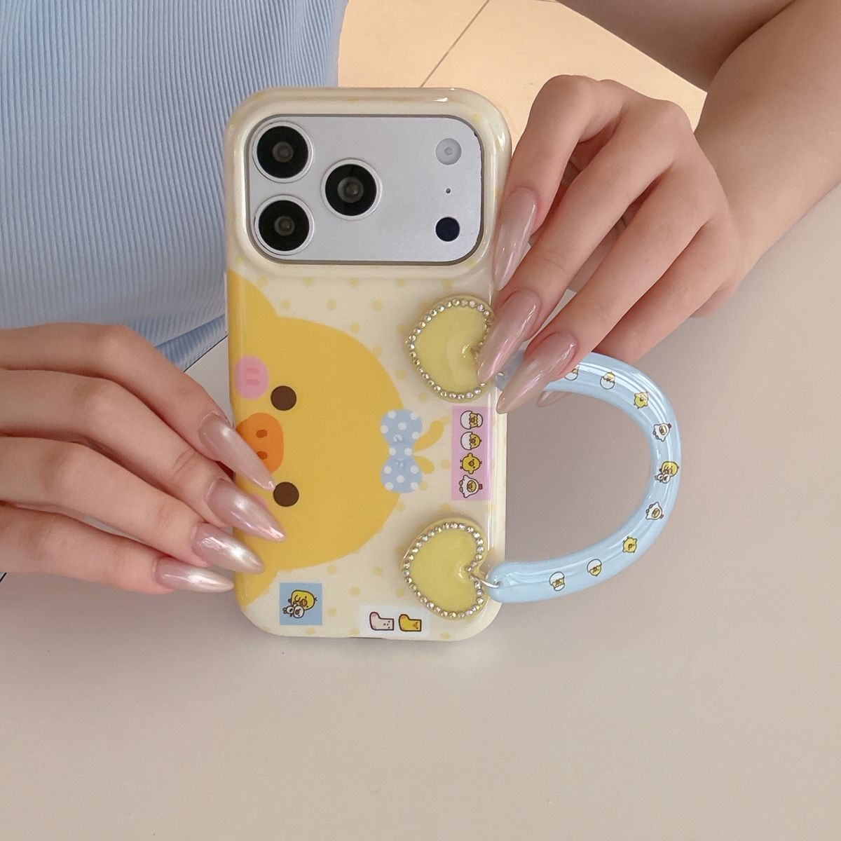 超萌ins奶黄鼻孔小鸡手提挂件17适用17pro苹果17ProMax手机壳iPhone16Pro全包15新款P80Pro防摔软套