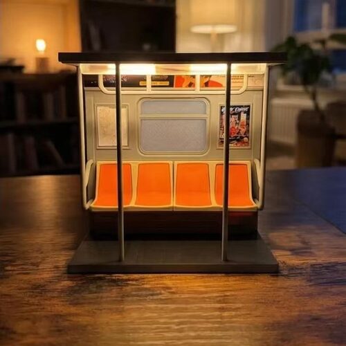 独立站新品 NYC Subway Train Lamp 创意纽约地铁列车照明灯装饰