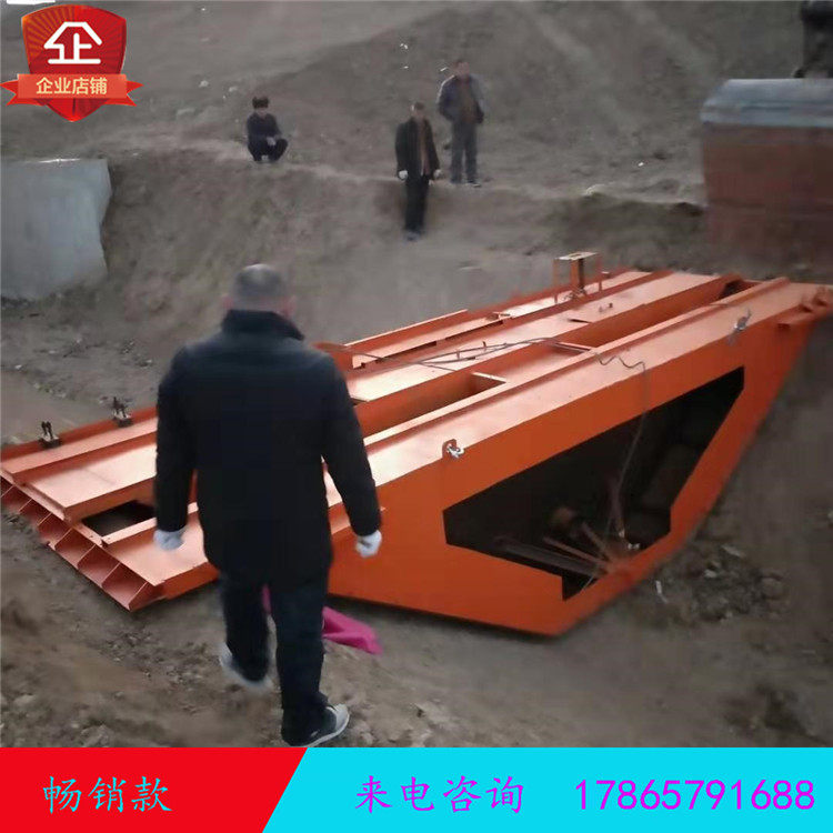 供应混凝土渠道衬砌机 排灌水渠渠道成型机 自走式u型槽现浇机