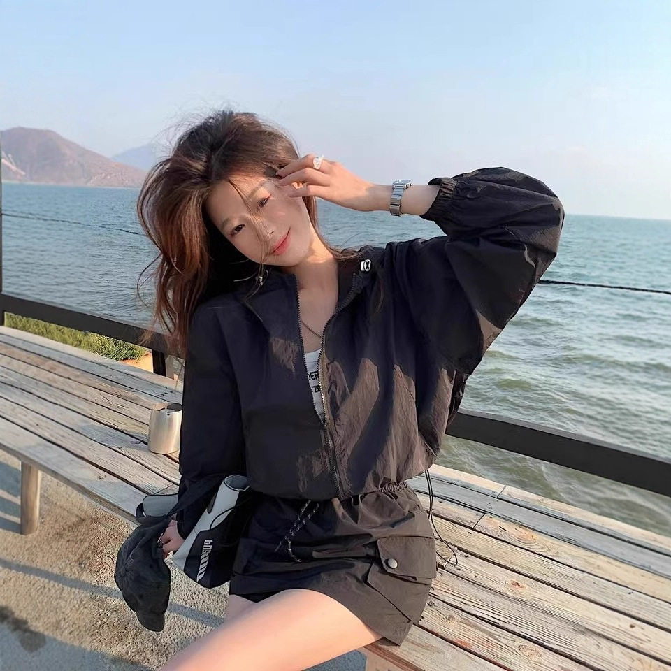 轻薄透气冰丝防晒衣女款2025新款夏季薄款专业户外短款冲锋衣