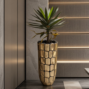 美陈玻璃钢落地大花瓶轻奢家居酒店商场软装饰品创意龟裂纹理花器