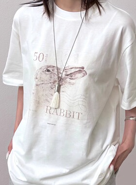 BasicMatch男女款白色抗菌速干复古邮票印花小兔印花短袖/长袖T恤
